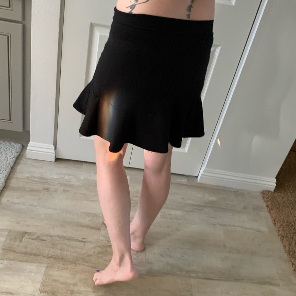 SOLD SPLENDID Mini Flutter Black Stretch Skirt - Picture 6 of 7